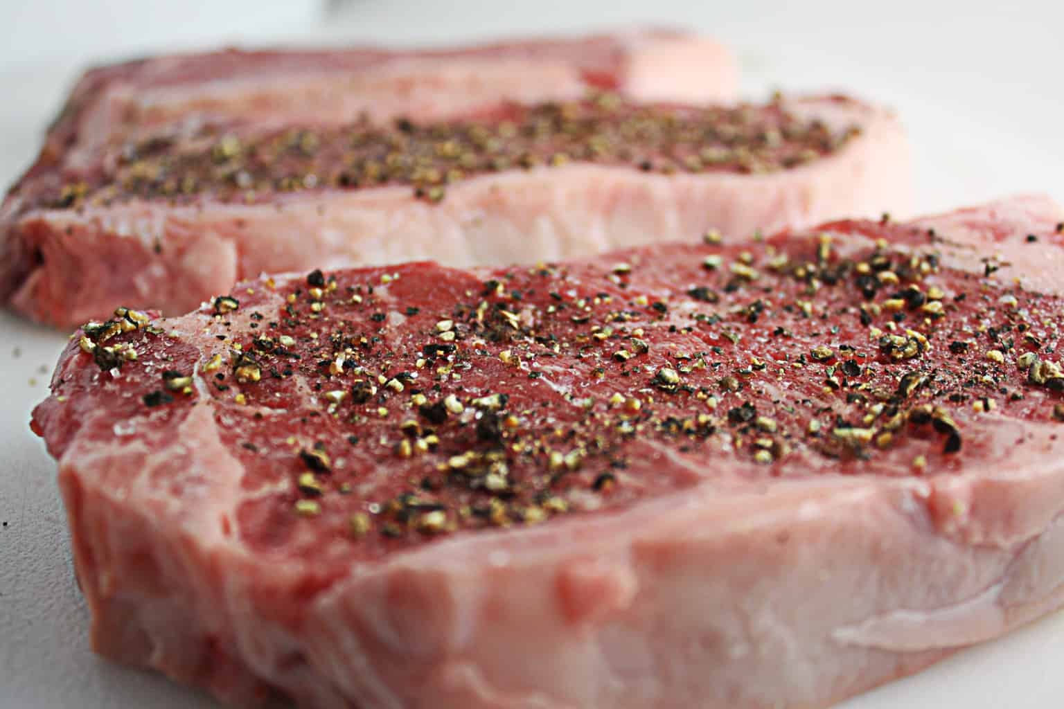 Steak With Peppercorn Sauce • The Wicked Noodle