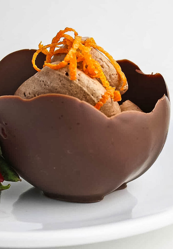 Easy Chocolate Bowls with Balloons – A Fun No-Bake Dessert!