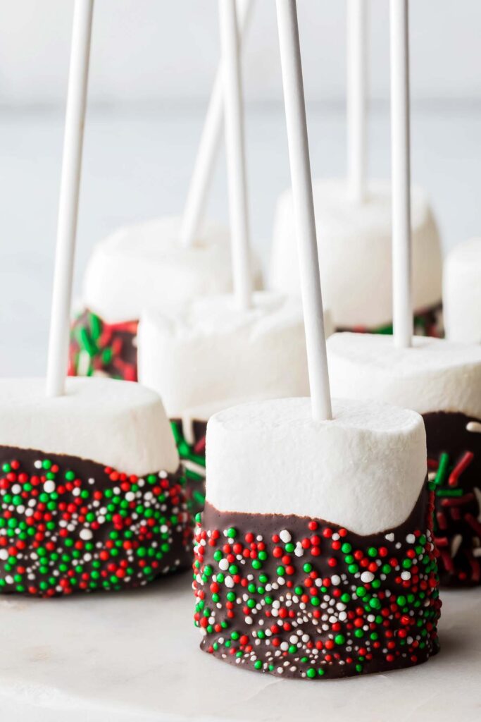 No-Bake Marshmallow Pops – Quick, Fun & Kid-Friendly Close-up of colorful marshmallow pops dipped in chocolate and decorated with rainbow sprinkles on a white surface