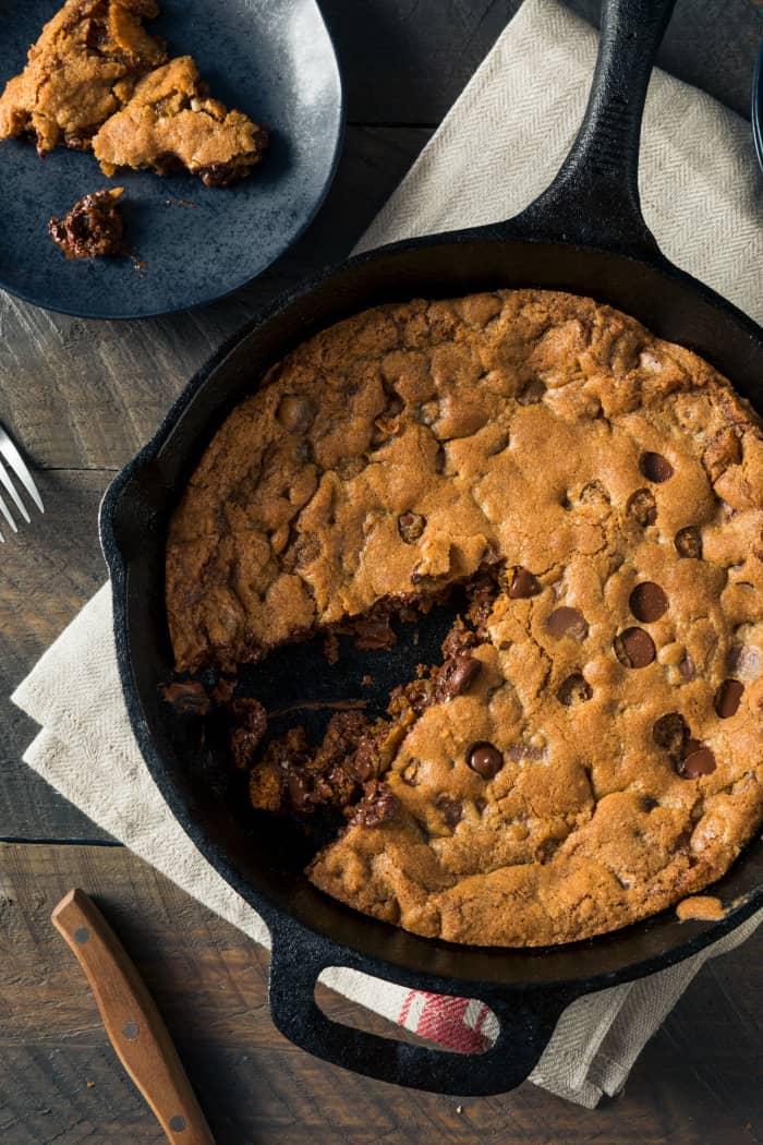 Chocolate Chip & Toffee Skillet Cookie (Pizookie)
