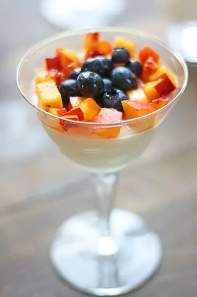 panna cotta with peaches and blueberries