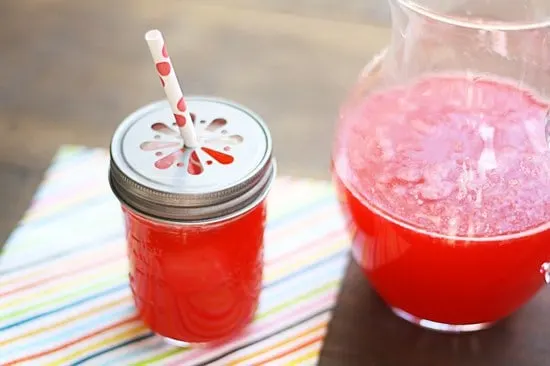 refreshing raspberry lemonade