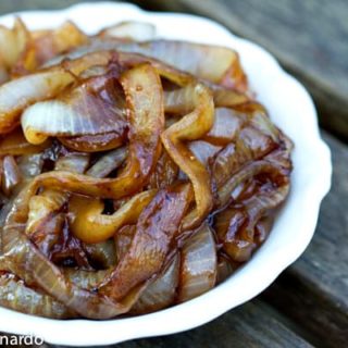 These Balsamic Caramelized Onions are fantastic on burgers, pizza, on a salad, over steak...a great summer topping to just about anything! | www.thewickednoodle.com | #summer #recipe #onions #barbecue