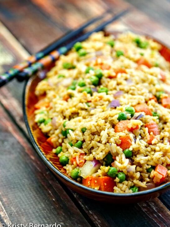 Don't throw away that leftover rice! Easy Fried Rice is so much better for you than takeout and a lot tastier, too! | the wicked noodle | #dinner #asian #cheapeats