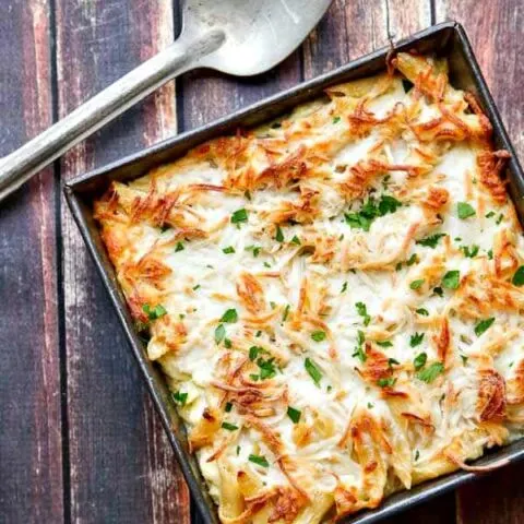 You already know that Alfredo sauce is creamy, cheesy and rich. Try it in this luscious Chicken Alfredo Pasta Bake for a delicious meal!
