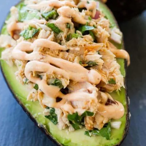 Mexican Tuna Salad Stuffed Avocados - just a few ingredients, super healthy and it tastes sooo good! You can also use tomatoes (or both)!