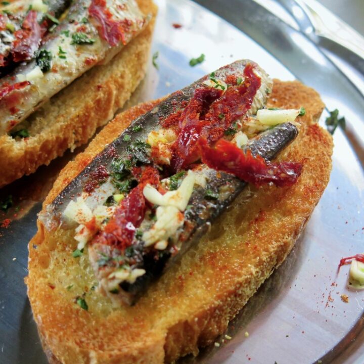 Smoke Sardine Crostini Recipe