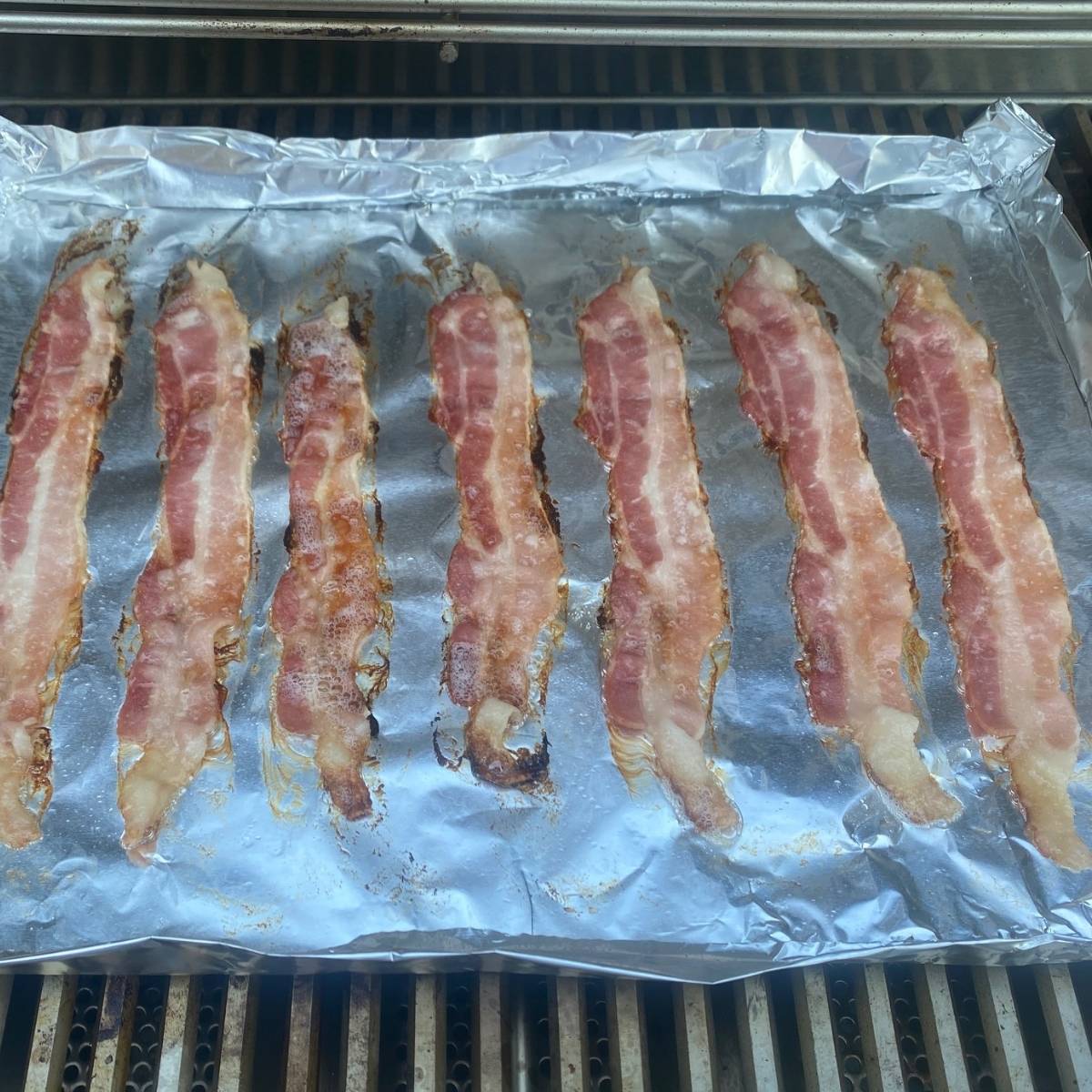 https://www.thewickednoodle.com/wp-content/uploads/2022/09/bacon-on-a-grill-foil.jpg