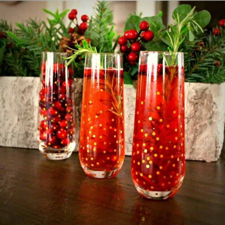 Poinsettia Drink (Cranberry Champagne Cocktail)
