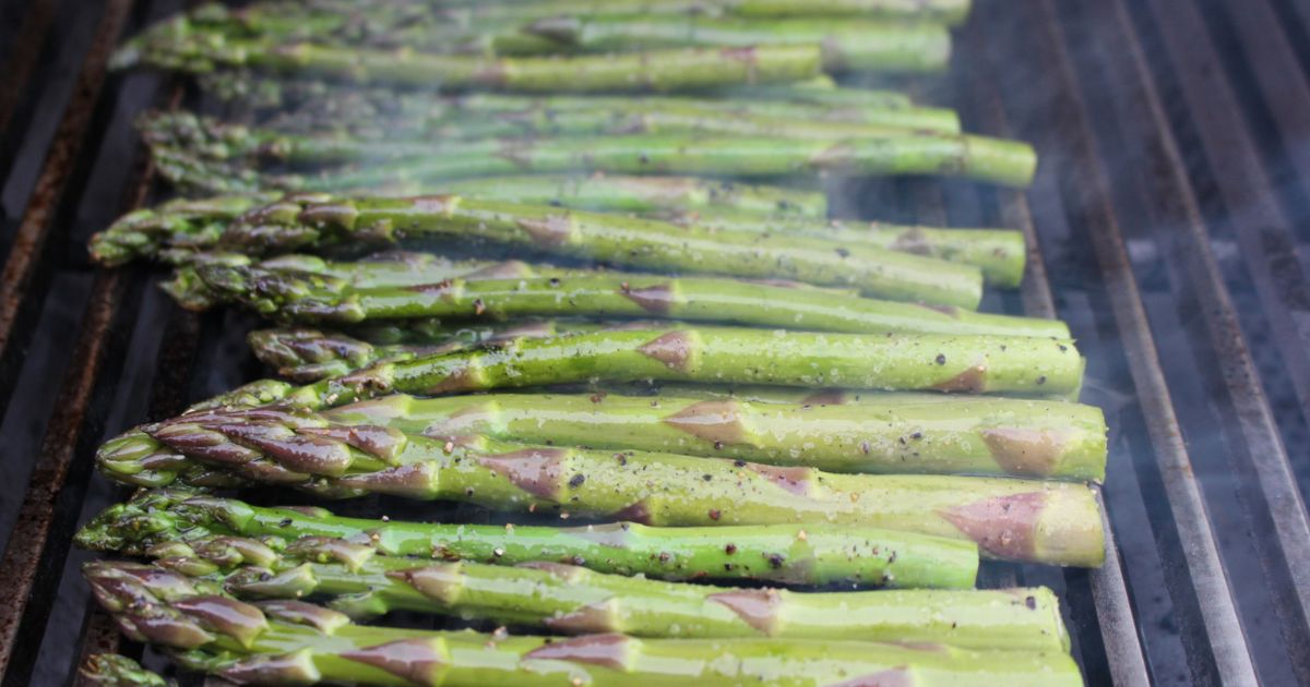 Grilled Asparagus With Lemon Zest • The Wicked Noodle