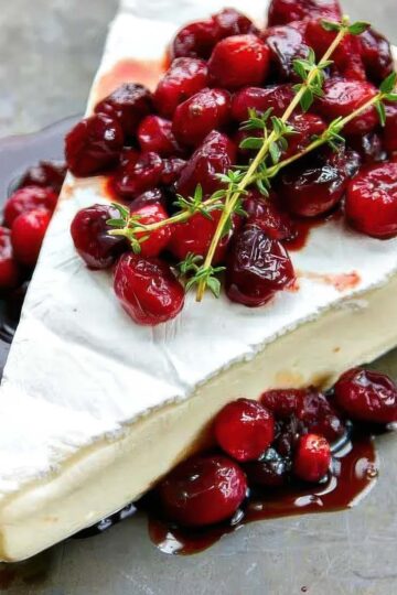 Cranberry Baked Brie (15-minute recipe)
